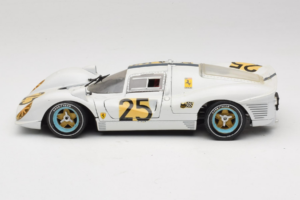 Ferrari 330 P4 #25 Blanc Revell 1:18 48845 Métal — image 4 sur 8