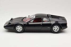 Ferrari 365 GT4/BB Noir Kyosho 1:18 08173K Métal — image 4 sur 8