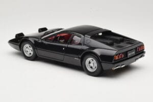 Ferrari 365 GT4/BB Noir Kyosho 1:18 08173K Métal — image 7 sur 8