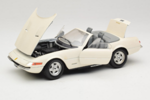 Ferrari 365 GTS/4 Spider Blanc Techno Giodi 1:18 40028 Métal — image 2 sur 8