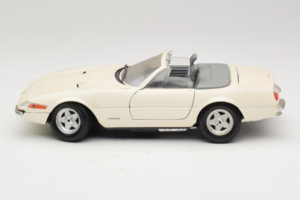 Ferrari 365 GTS/4 Spider Blanc Techno Giodi 1:18 40028 Métal — image 4 sur 8
