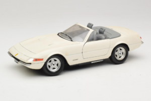 Ferrari 365 GTS/4 Spider Blanc Techno Giodi 1:18 40028 Métal