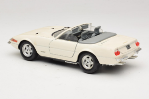 Ferrari 365 GTS/4 Spider Blanc Techno Giodi 1:18 40028 Métal — image 7 sur 8