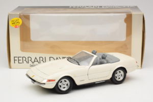 Ferrari 365 GTS/4 Spider Blanc Techno Giodi 1:18 40028 Métal — image 8 sur 8
