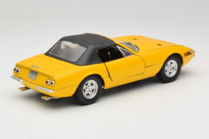 Ferrari 365 GTS Jaune Avec Toit Noir Solido 1:18 8018 Métal — image 3 sur 8