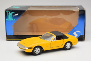 Ferrari 365 GTS Jaune Avec Toit Noir Solido 1:18 8018 Métal — image 8 sur 8