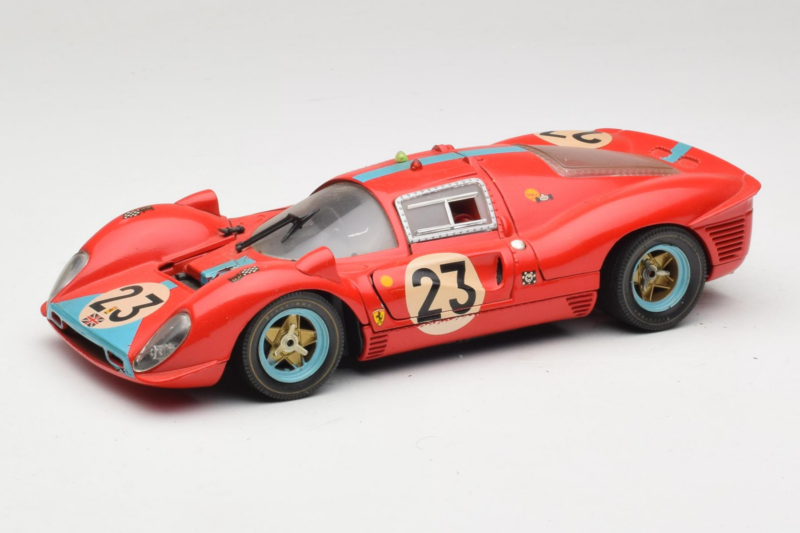 Ferrari 412P #23 W. Mairesse / J. Beurlys Le Mans 1967 Rouge Revell 1:18 48826 Métal