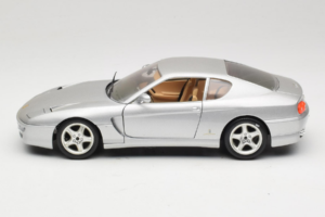 Ferrari 456 GT Argent Bburago 1:18 3336-S1 Métal — image 4 sur 8