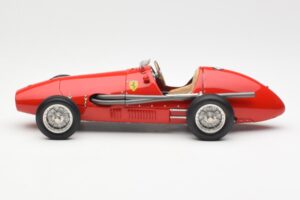 Ferrari 500 F2 #1 A. Ascari F1 Double World Champion 1952-1953 CMC 1:18 M-056 Métal — image 3 sur 6