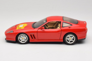 Ferrari 550 Maranello 22 Jahre Ferrari Model Club Rouge Bburago 1:18 3064-P2 Métal — image 4 sur 8