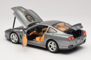 Ferrari 550 Maranello 25 Jahre Ferrari Model Club Argent 2e Version Bburago 1:18 3064-S1 Métal — image 5 sur 8