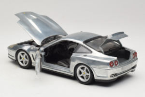 Ferrari 550 Maranello Chrome Silver Hot Wheels 1:18 25740 Métal — image 5 sur 8
