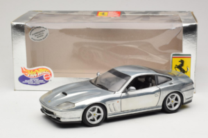 Ferrari 550 Maranello Chrome Silver Hot Wheels 1:18 25740 Métal — image 8 sur 8