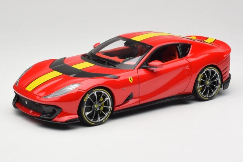 Ferrari 812 Competizione Rosso Corsa Avec Bandes Jaunes Bburago 1:18 18-16915 Métal