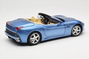 Ferrari California Bleu Clair Hot Wheels 1:18 N2043 Métal — image 3 sur 8