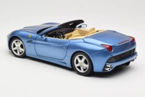 Ferrari California Bleu Clair Hot Wheels 1:18 N2043 Métal — image 7 sur 8