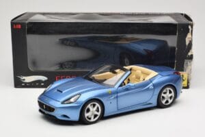 Ferrari California Bleu Clair Hot Wheels 1:18 N2043 Métal — image 8 sur 8