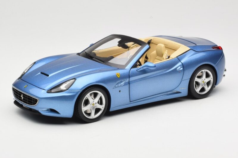 Ferrari California Bleu Clair Hot Wheels 1:18 N2043 Métal