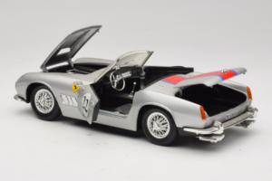 Ferrari California #22 Argent Bande Rouge 1966 Tonka 1:18 01109-S2 Métal — image 5 sur 8