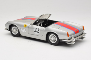 Ferrari California #22 Argent Bande Rouge 1966 Tonka 1:18 01109-S2 Métal — image 7 sur 8