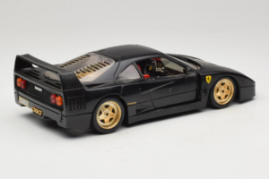 Ferrari F40 Noir avec Roues Or Bburago 1:18 3032-B2 Métal — image 3 sur 8