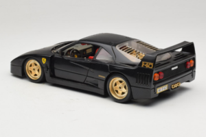 Ferrari F40 Noir avec Roues Or Bburago 1:18 3032-B2 Métal — image 7 sur 8