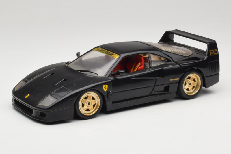 Ferrari F40 Noir avec Roues Or Bburago 1:18 3032-B2 Métal