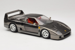 Ferrari F40 Chrome Black Bburago 1:18 3401-B1 Métal — image 6 sur 8