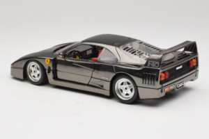 Ferrari F40 Chrome Black Bburago 1:18 3401-B1 Métal — image 7 sur 8
