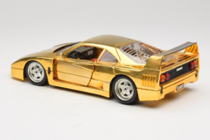 Ferrari F40 Chrome Gold Limited Edition 250 pcs Bburago 1:18 3332-G1 Métal — image 7 sur 8