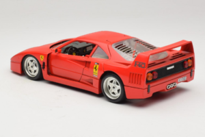 Ferrari F40 Club Deutschland Rouge Bburago 1:18 3032-L3 Métal — image 7 sur 8