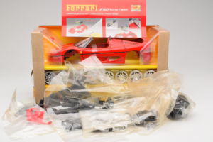 Ferrari F40 Rouge Model Kit Maisto 1:18 39822 Métal — image 2 sur 2