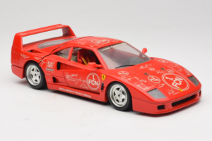 Ferrari F40 Evoluzione FC Nürnberg Special Edition Rouge Bburago 1:18 3042-FCN Métal — image 6 sur 8