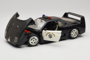 Ferrari F40 Highway Patrol Noir Blanc Bburago 1:18 3022-H1 Métal — image 2 sur 8
