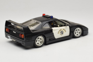 Ferrari F40 Highway Patrol Noir Blanc Bburago 1:18 3022-H1 Métal — image 3 sur 8