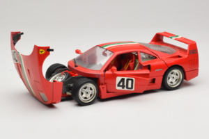 Ferrari F40 #40 Rouge avec Drapeau Italien Bburago 1:18 3032-P1 Métal — image 2 sur 8