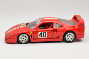 Ferrari F40 #40 Rouge avec Drapeau Italien Bburago 1:18 3032-P1 Métal — image 4 sur 8