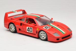 Ferrari F40 #40 Rouge avec Drapeau Italien Bburago 1:18 3032-P1 Métal — image 6 sur 8