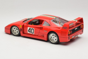 Ferrari F40 #40 Rouge avec Drapeau Italien Bburago 1:18 3032-P1 Métal — image 7 sur 8