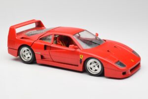 Ferrari F40 Rouge Bburago 1:18 3032 Métal — image 6 sur 8