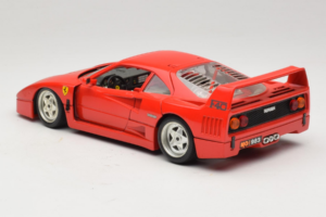 Ferrari F40 Rouge Diamond Edition Bburago 1:18 3022-P1 Métal — image 7 sur 8