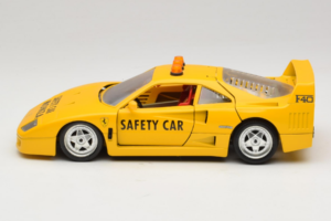 Ferrari F40 Safety Car Jaune Bburago 1:18 3032-Y2 Métal — image 4 sur 8