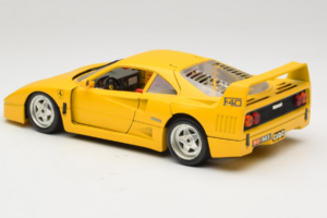 Ferrari F40 Jaune Bburago 1:18 3032-Y1 Métal — image 7 sur 8