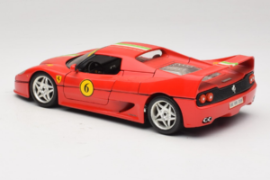 Ferrari F50 Coupé #6 Rouge avec Drapeau Italien Bburago 1:18 3382-P1 Métal — image 7 sur 8