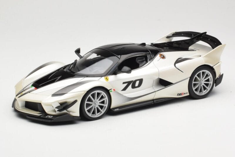 Ferrari FXX-K Evo #70 Blanc Bburago 1:18 18-16012 Métal