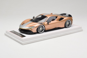 Ferrari SF90 Novitec Or Argent Bande IVY 1:18 REMC028 Résine — image 2 sur 7