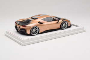 Ferrari SF90 Novitec Or Argent Bande IVY 1:18 REMC028 Résine — image 3 sur 7