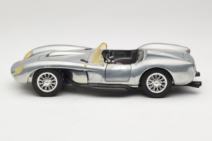 Ferrari Testa Rossa Chrome Silver Hot Wheels 1:18 25737 Métal — image 4 sur 8