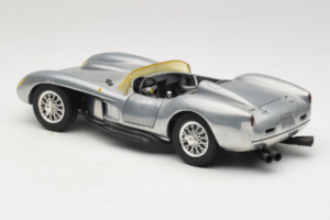 Ferrari Testa Rossa Chrome Silver Hot Wheels 1:18 25737 Métal — image 7 sur 8