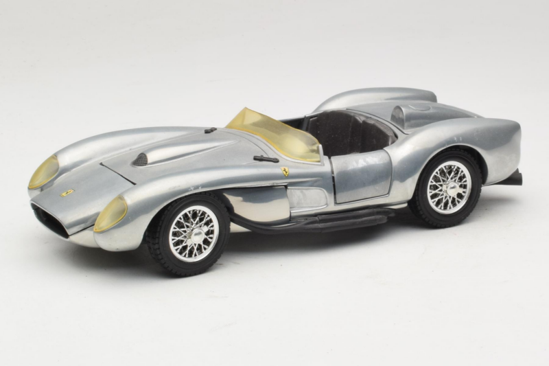 Ferrari Testa Rossa Chrome Silver Hot Wheels 1:18 25737 Métal